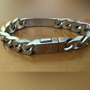 Louis Vuitton men’s bracelet in excellent condition